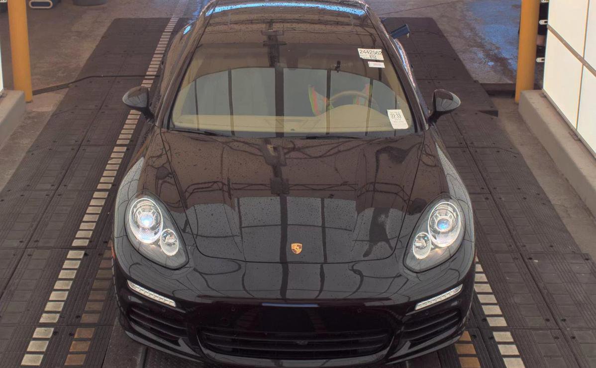 Used 2014 Porsche Panamera S image 2