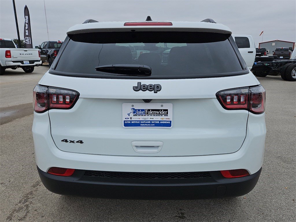 New 2026 Jeep Compass Latitude image 5