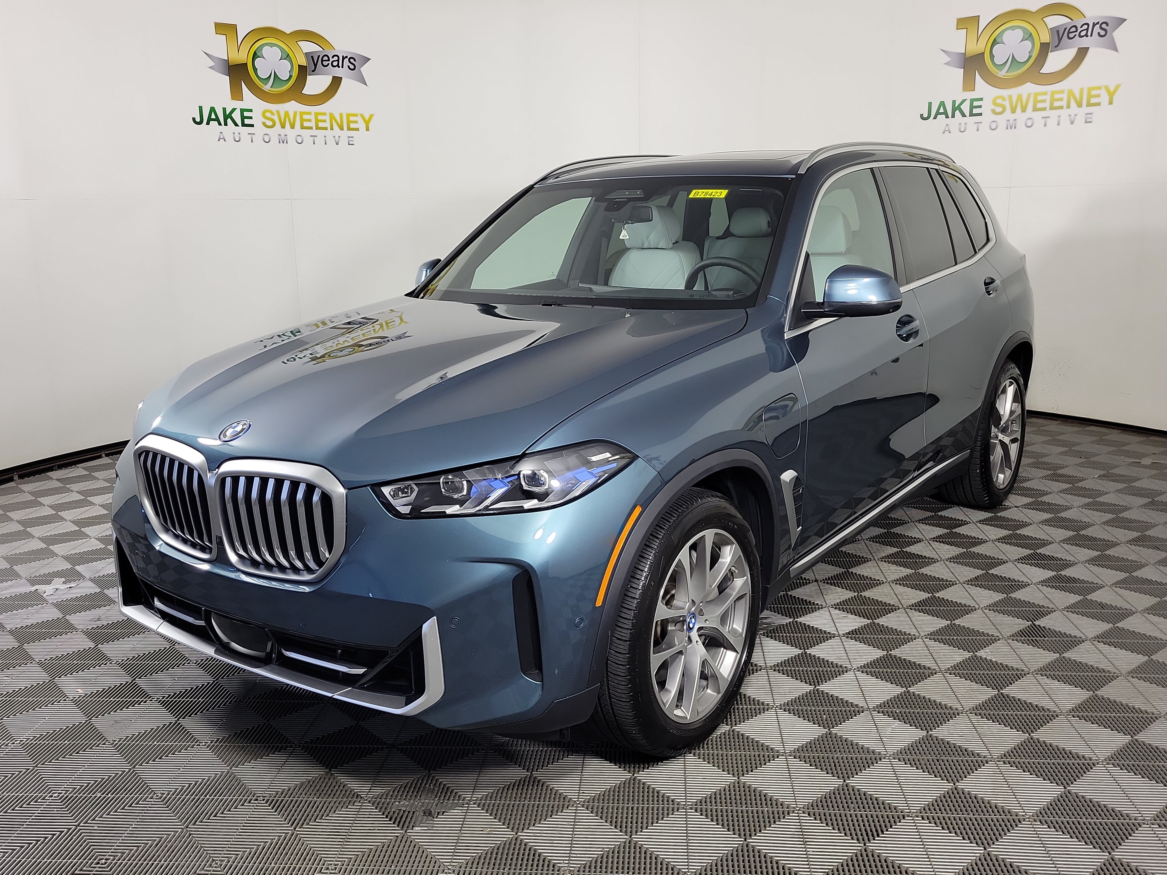Certified 2024 BMW X5 xDrive50e w/ Executive Package AWD/4WD image 3