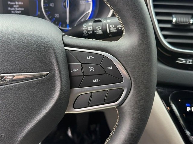 Used 2023 Chrysler Voyager LX image 21