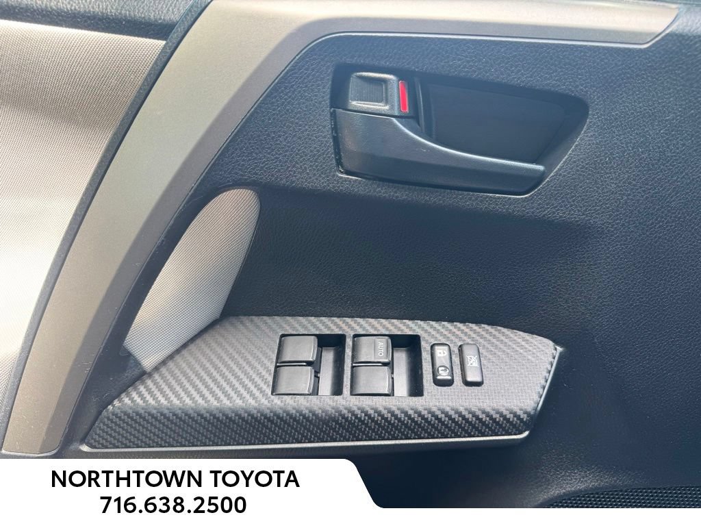Used 2014 Toyota RAV4 LE AWD/4WD image 30