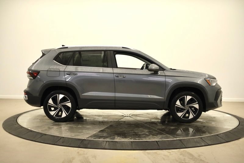 New 2026 Volkswagen Taos SE AWD/4WD image 2