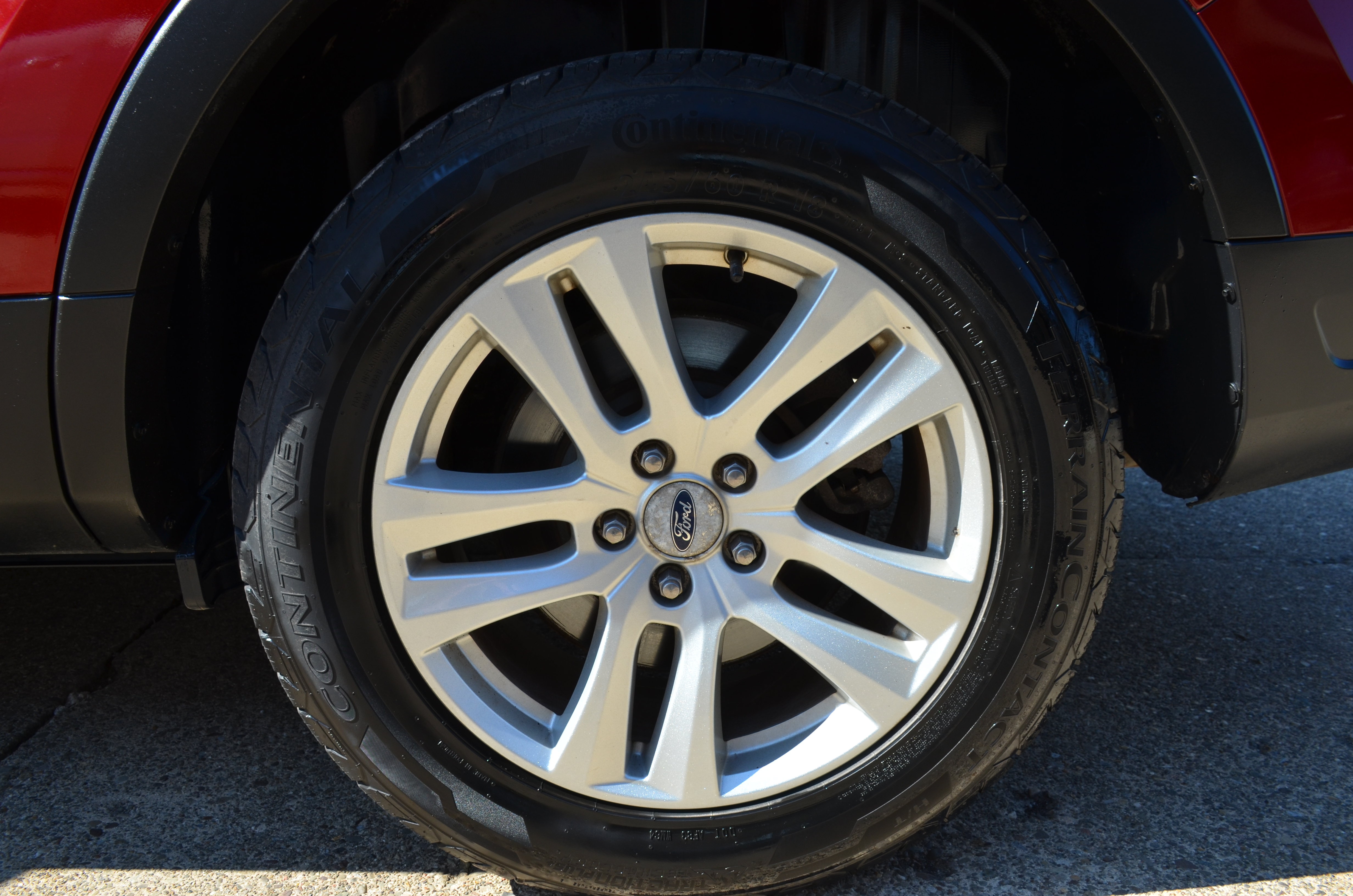 Used 2018 Ford Explorer XLT w/ Equipment Group 201A AWD/4WD image 13