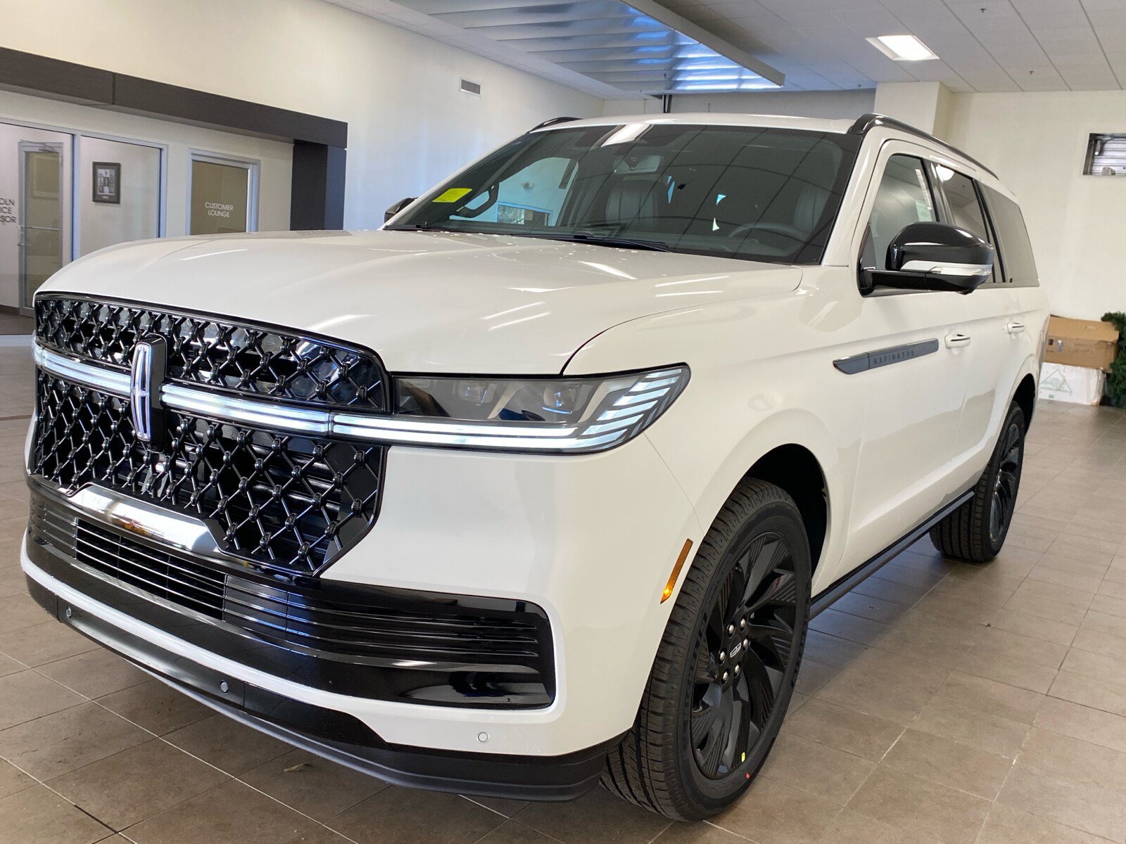 New 2025 Lincoln Navigator Reserve w/ Jet Appearance Package AWD/4WD image 4