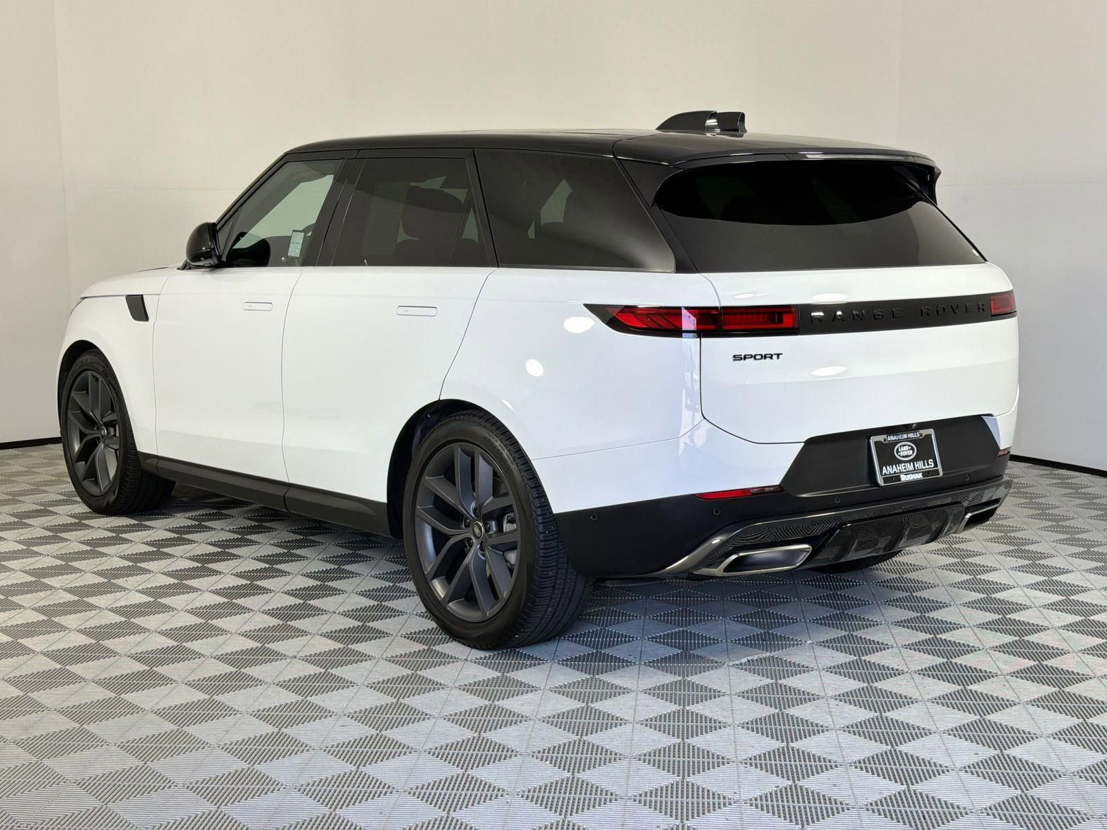 Used 2024 Land Rover Range Rover Sport SE AWD/4WD image 3