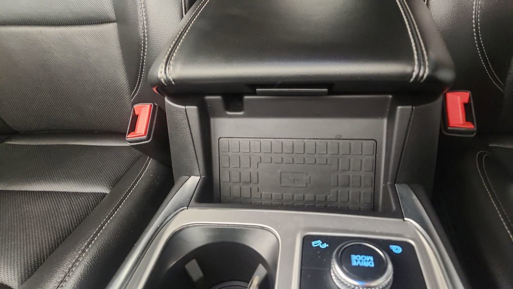 Used 2022 Ford Explorer Limited w/ Equipment Group 301A image 18