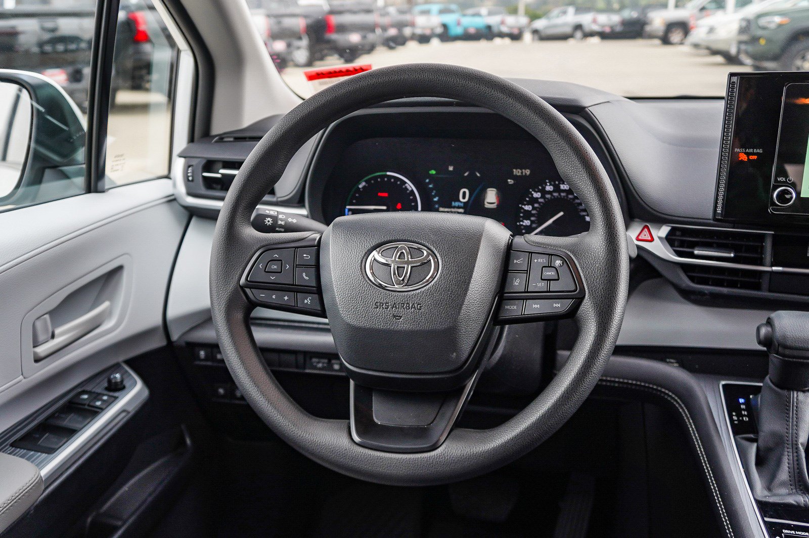 Used 2025 Toyota Sienna LE w/ LE Plus Package AWD/4WD image 16