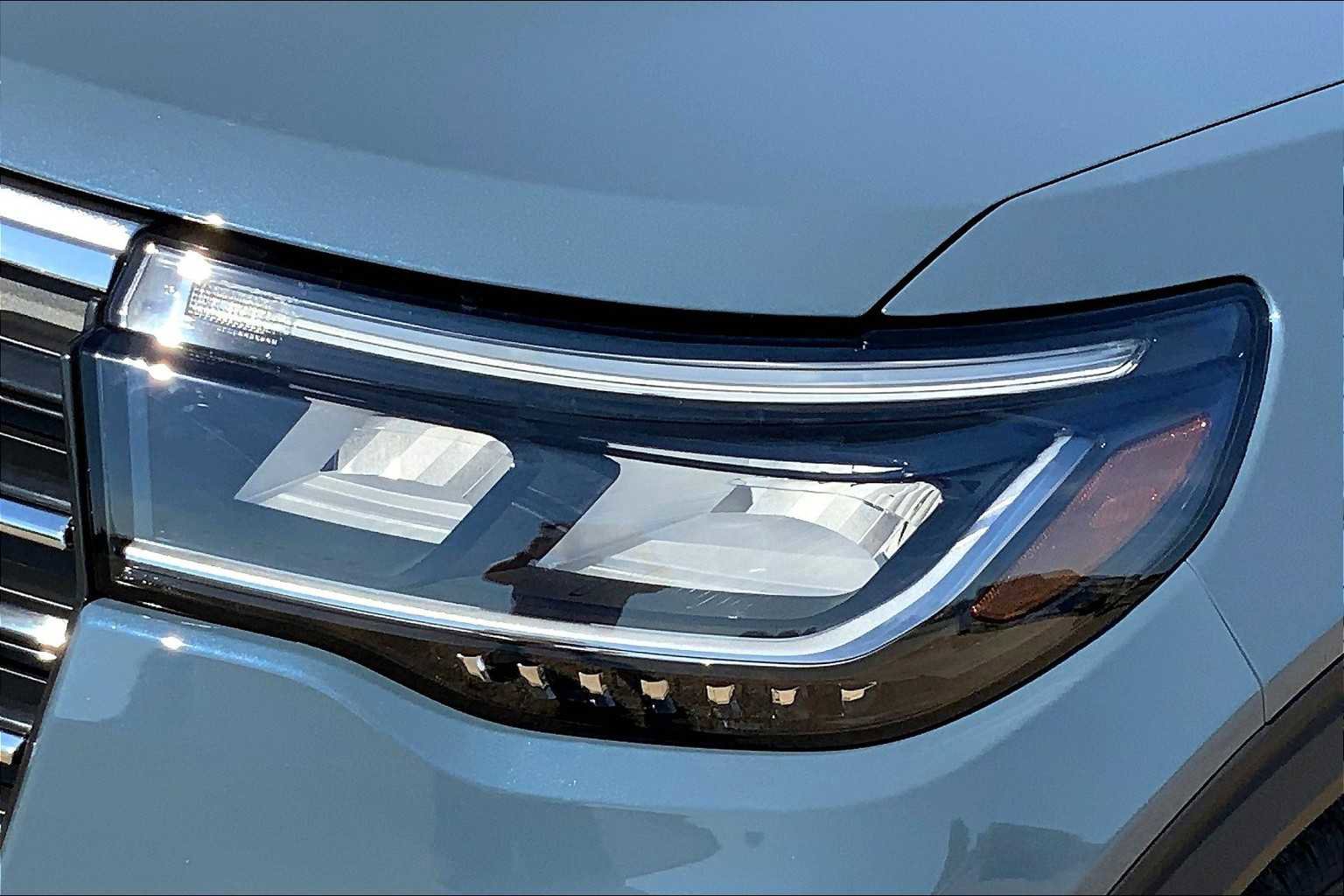 New 2025 Ford Explorer Active w/ Active Comfort Package image 13