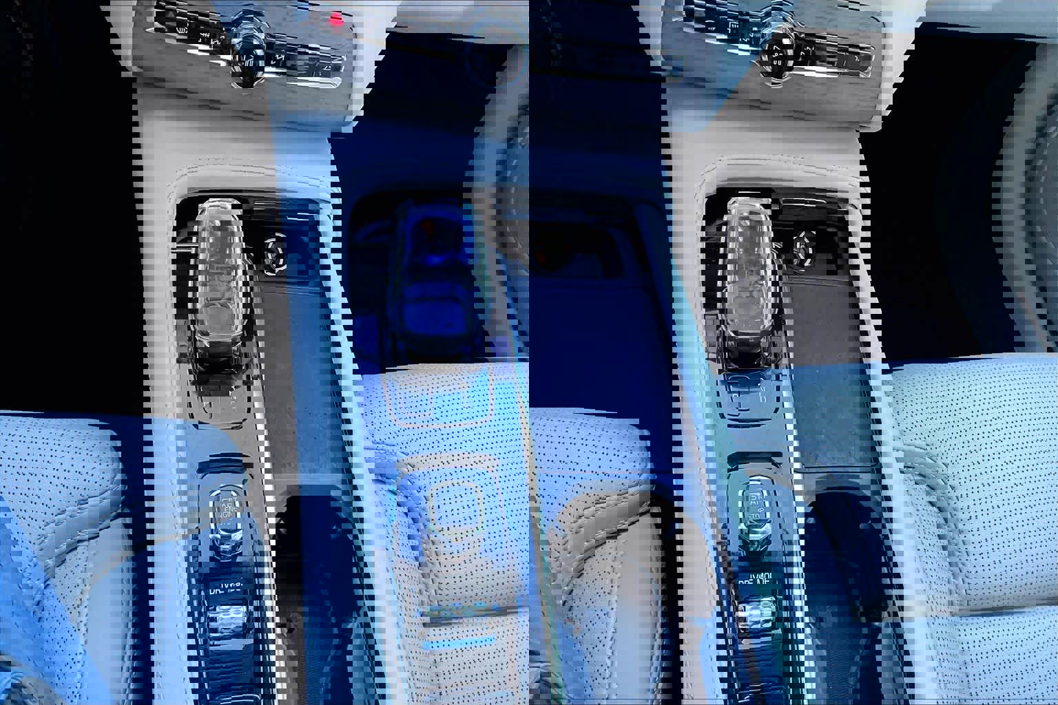 Used 2021 Volvo XC90 T8 Inscription w/ Lounge Package image 38