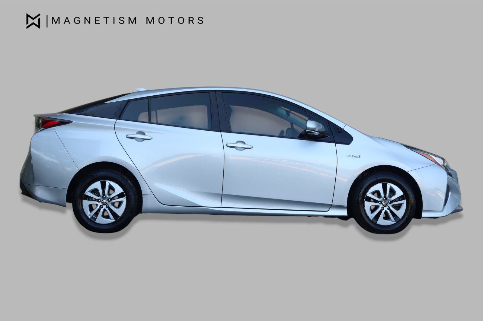 Used 2017 Toyota Prius Two FWD image 3