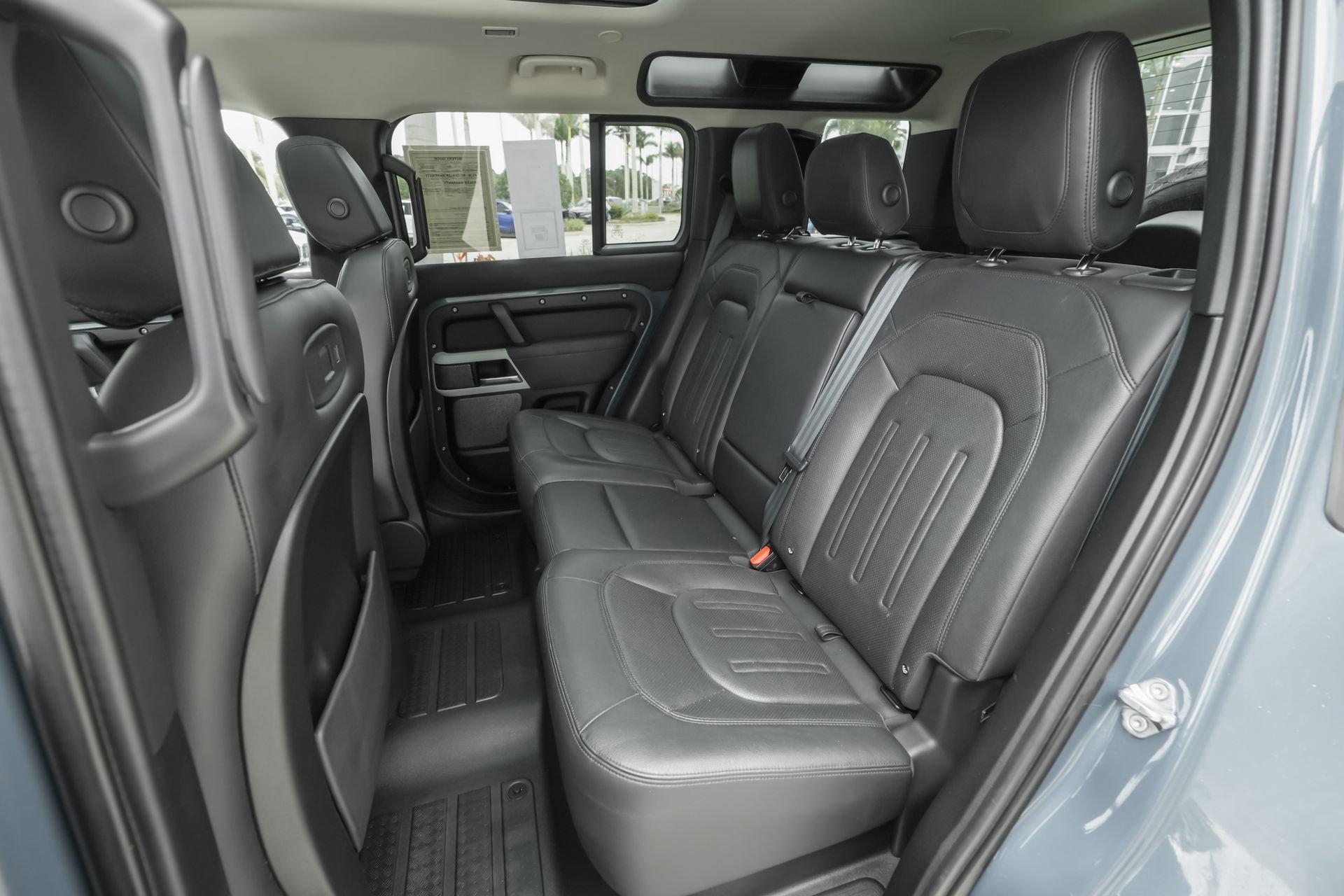 Used 2022 Land Rover Defender 110 SE image 34