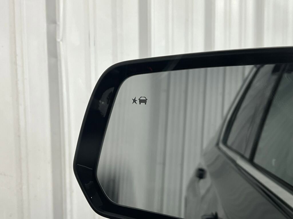 Used 2020 Chevrolet Traverse LT image 20