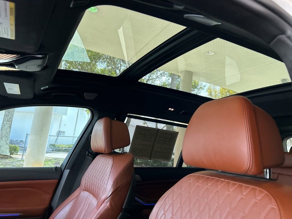 Used 2022 BMW X7 M50i image 17