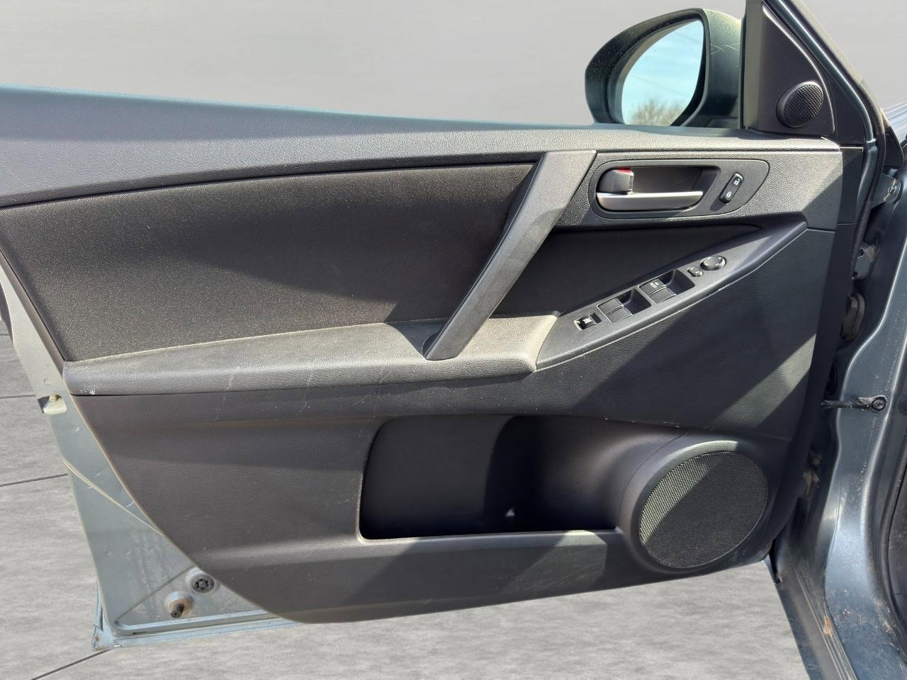 Used 2013 MAZDA MAZDA3 i Touring image 9