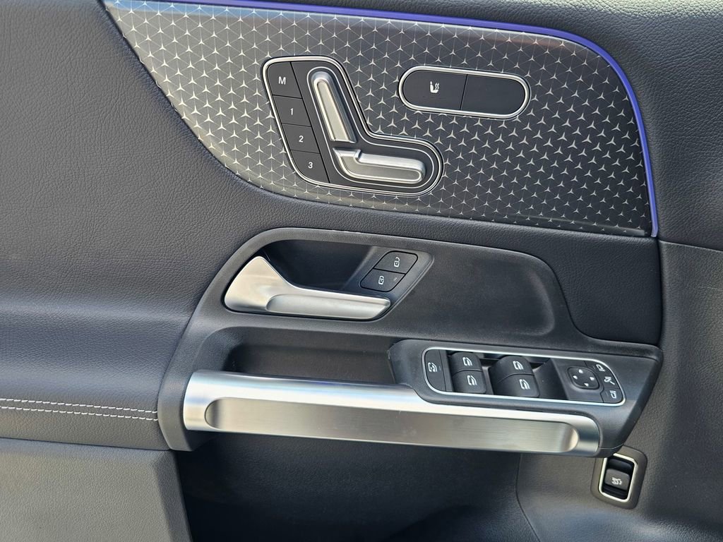 Used 2026 Mercedes-Benz GLB 250 image 16