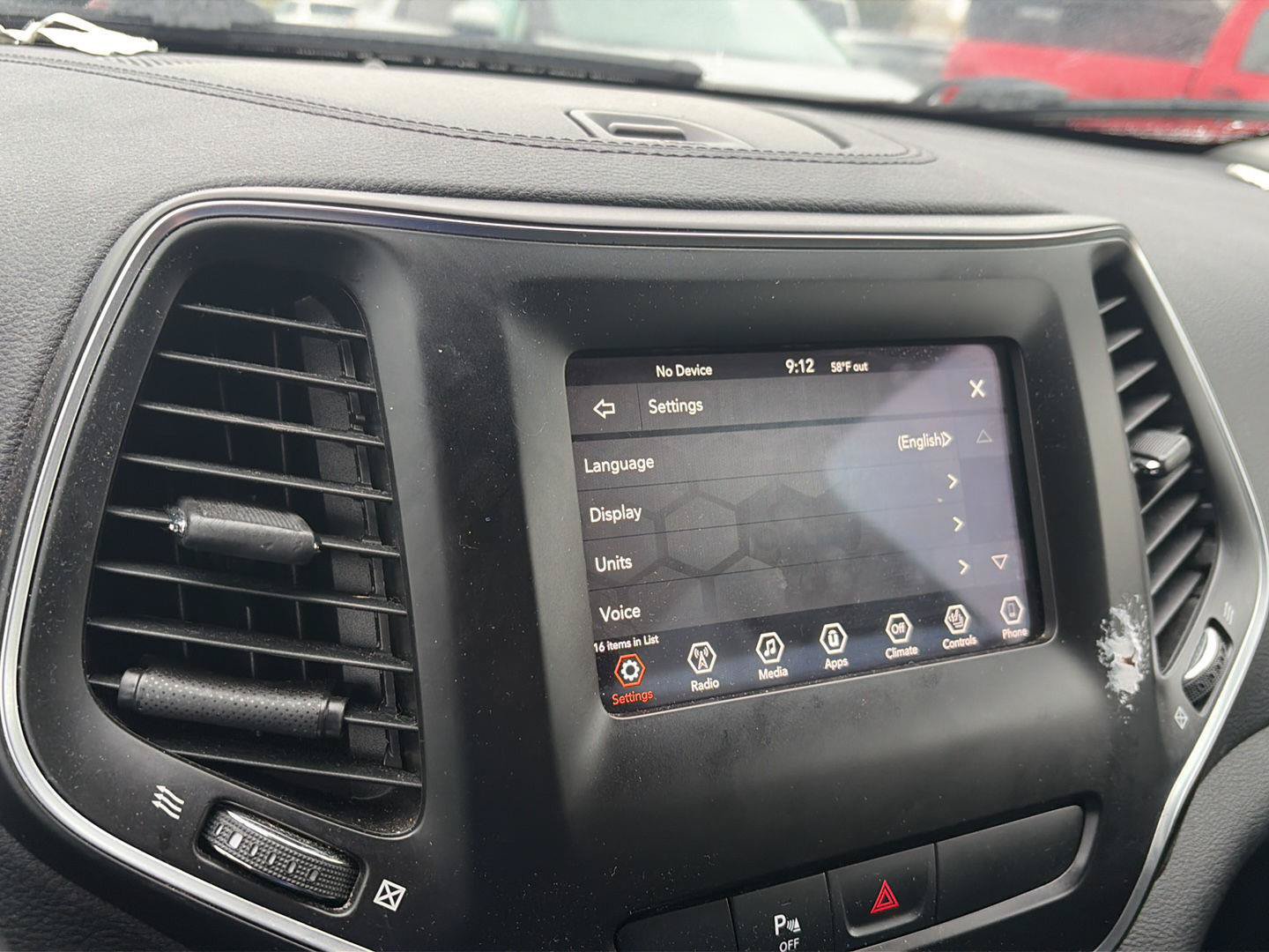 Used 2019 Jeep Cherokee Latitude Plus w/ Cold Weather Group AWD/4WD image 11
