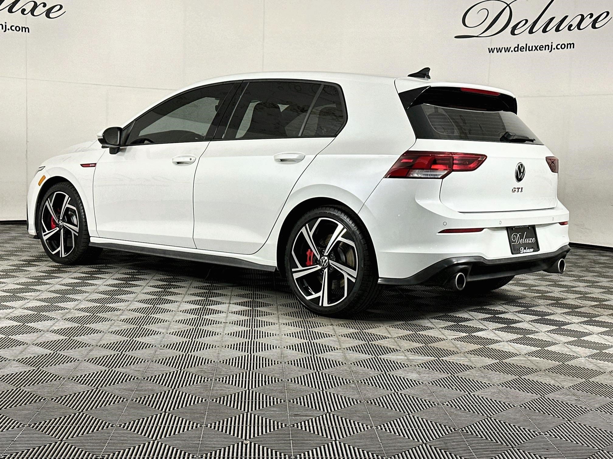 Used 2024 Volkswagen GTI SE FWD image 4