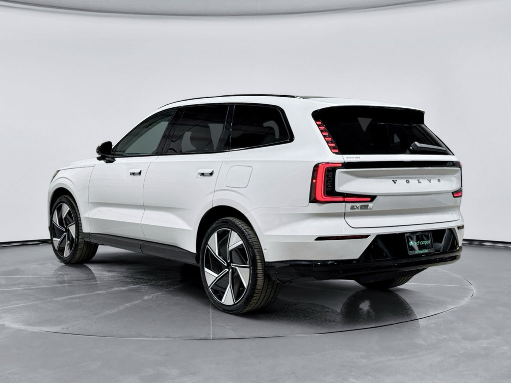 Used 2025 Volvo EX90 Plus image 2