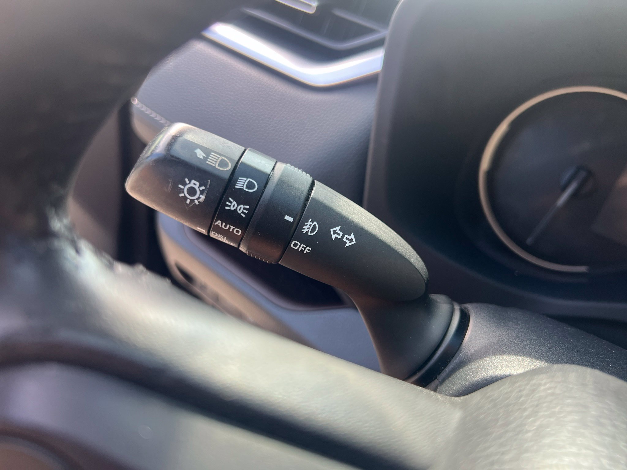 Used 2019 Toyota RAV4 Limited w/ Advanced Technology Package FWD image 22