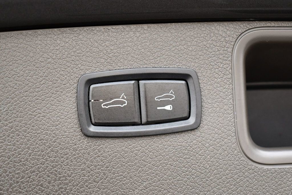 Used 2017 Porsche Macan S image 17