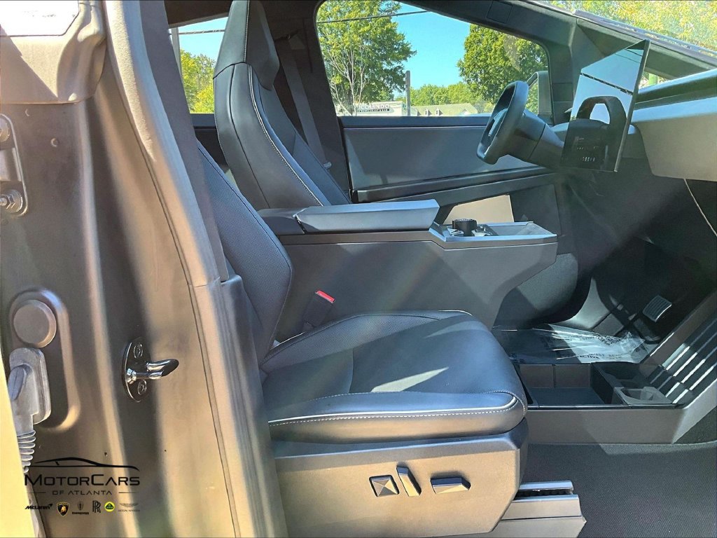 Used 2024 Tesla Cybertruck AWD Crew Cab image 8