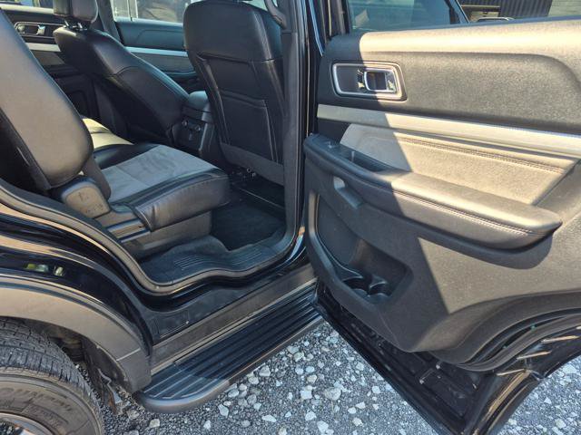 Used 2017 Ford Explorer XLT w/ XLT Appearance Package AWD/4WD image 6