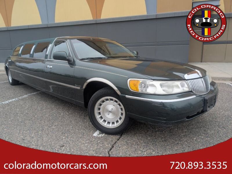Used 1999 Lincoln Town Car Executive image 1