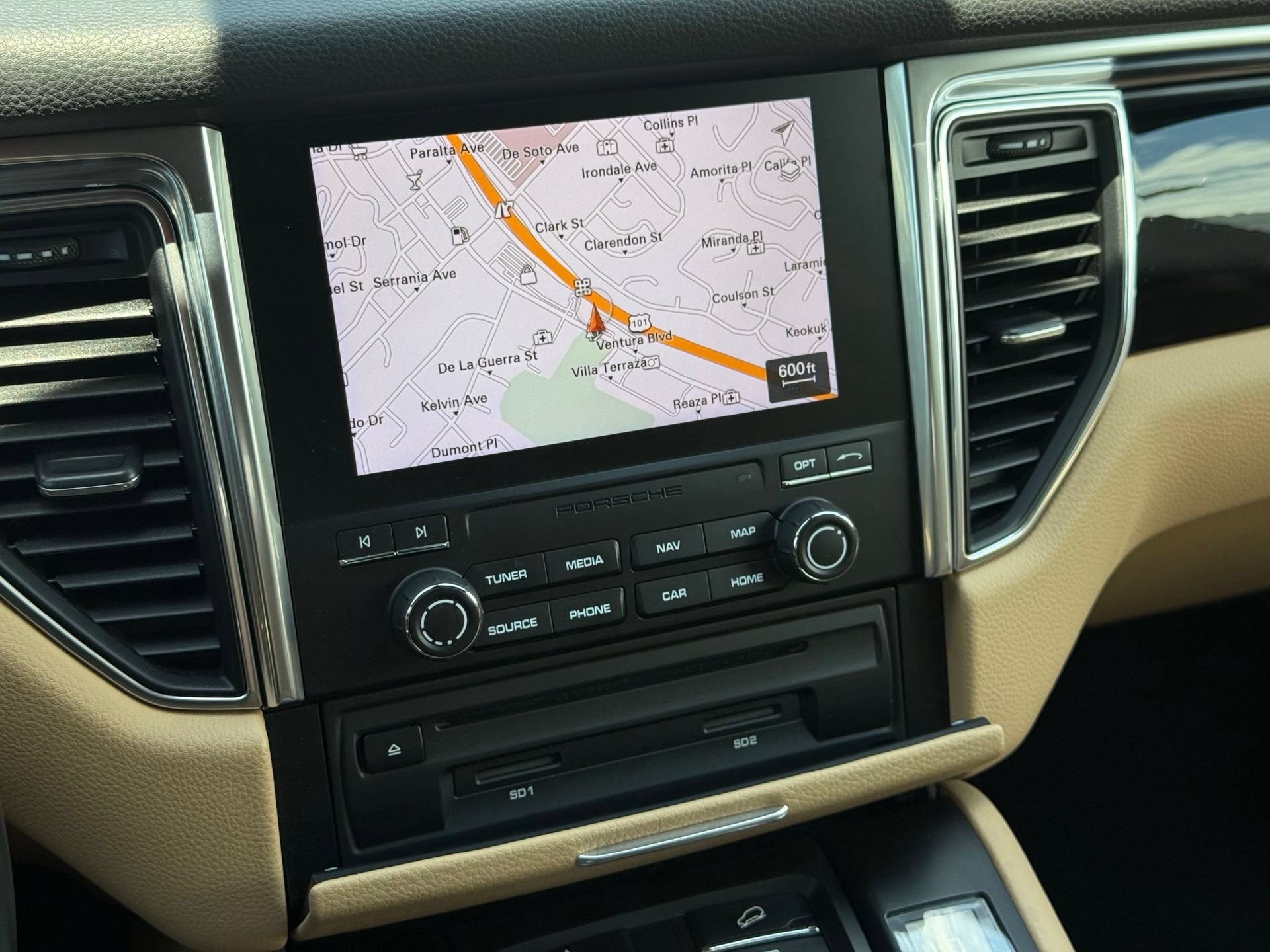 Certified 2017 Porsche Macan AWD/4WD image 20