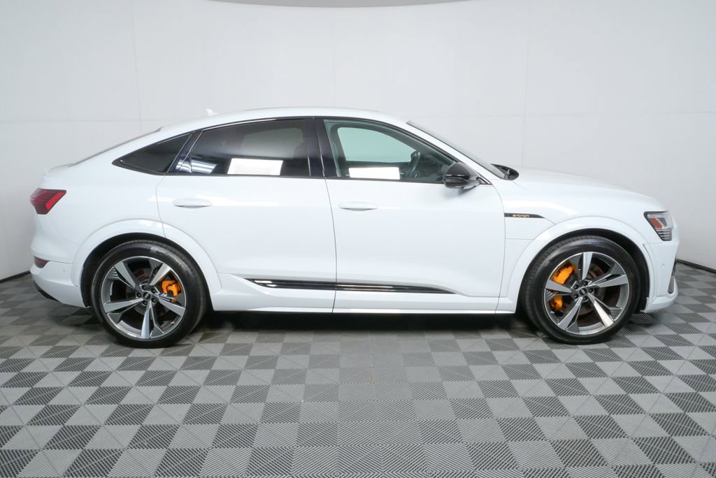 Certified 2022 Audi e-tron S Premium Plus w/ 21" Black Optic Package image 2