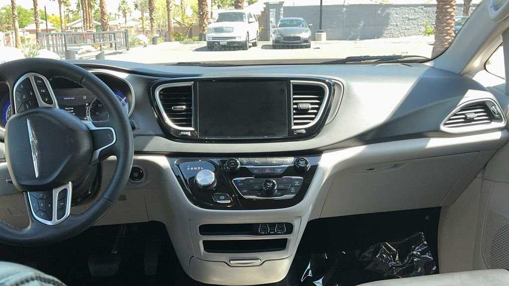 Used 2023 Nissan Frontier SV w/ Tow Package RWD image 33