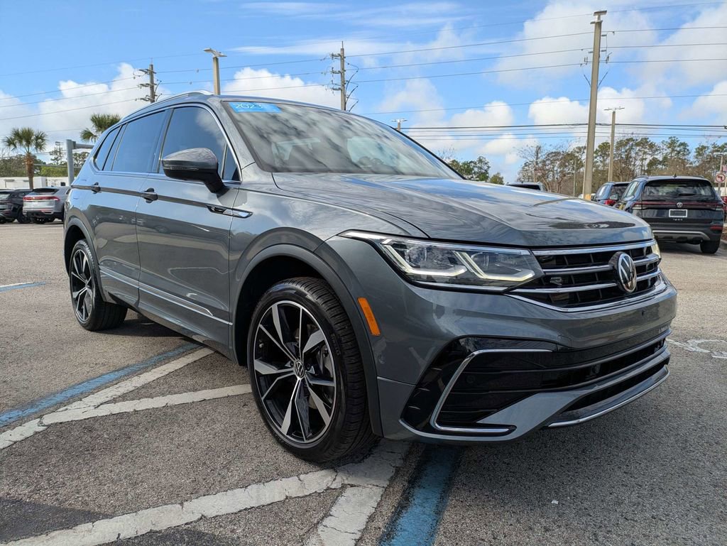 Certified 2023 Volkswagen Tiguan SEL R-Line image 8