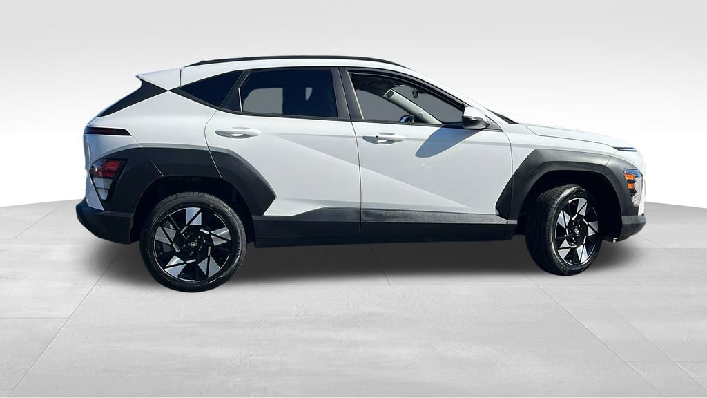 Used 2025 Hyundai Kona SEL image 2