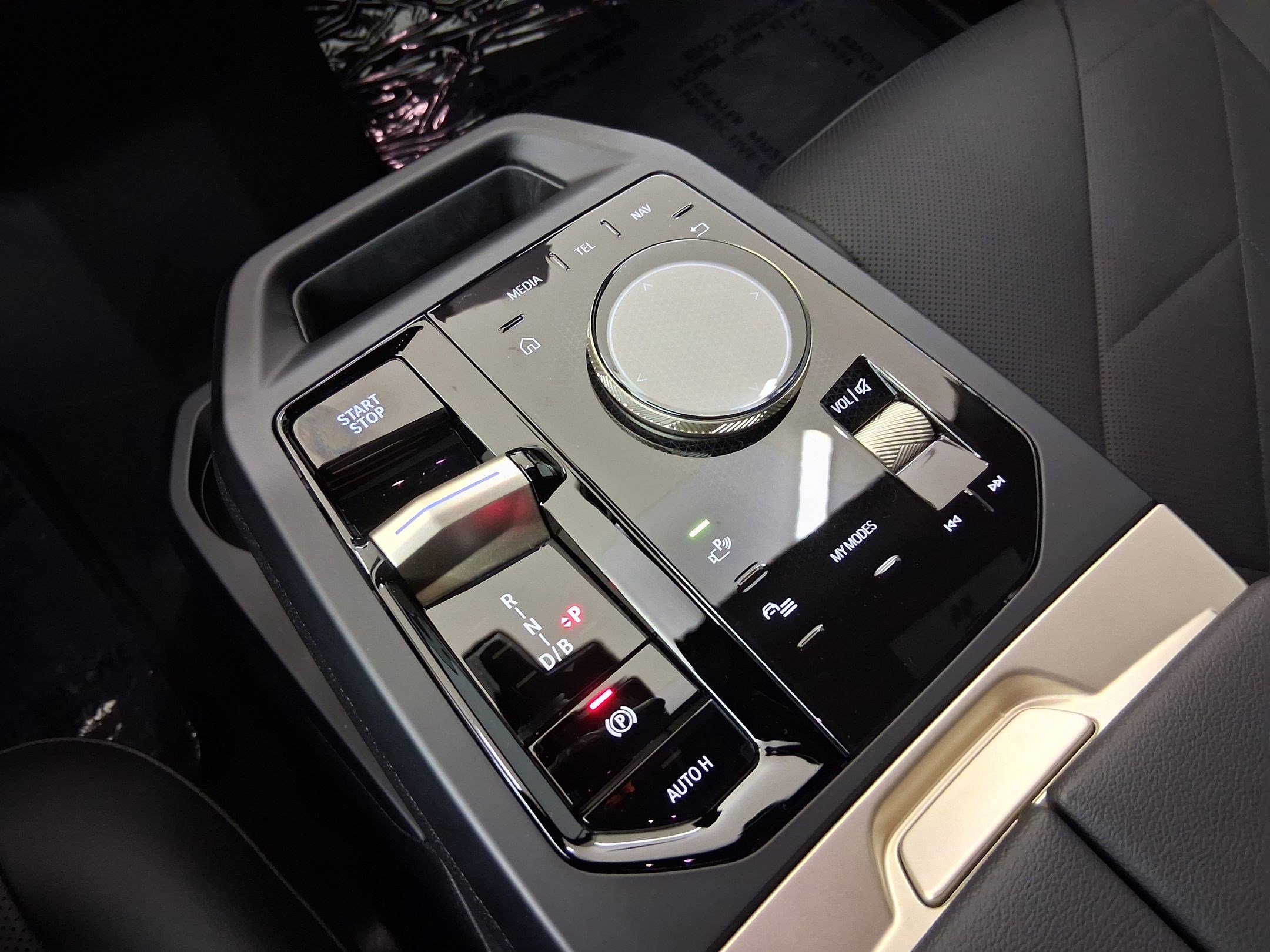 Certified 2023 BMW iX xDrive50 w/ Sport Package AWD/4WD image 27