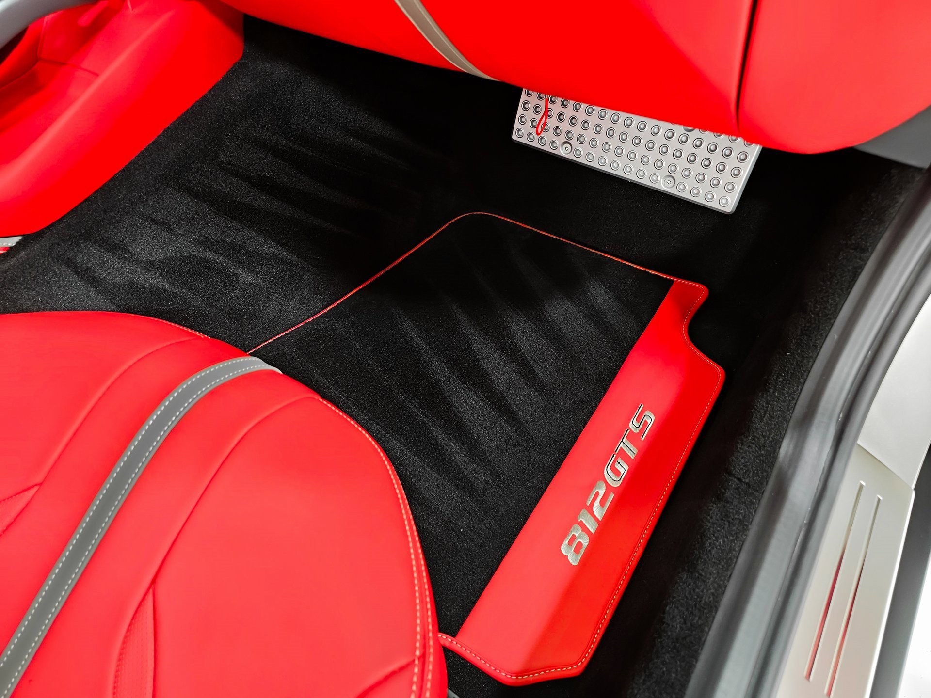 Used 2022 Ferrari 812 GTS image 38