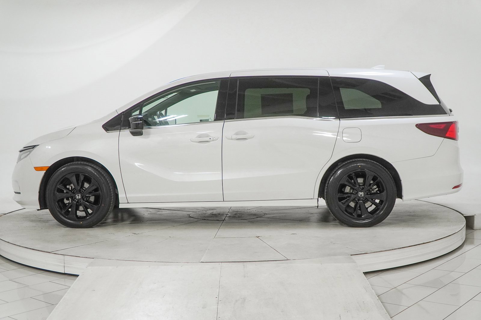 Certified 2024 Honda Odyssey Sport image 6