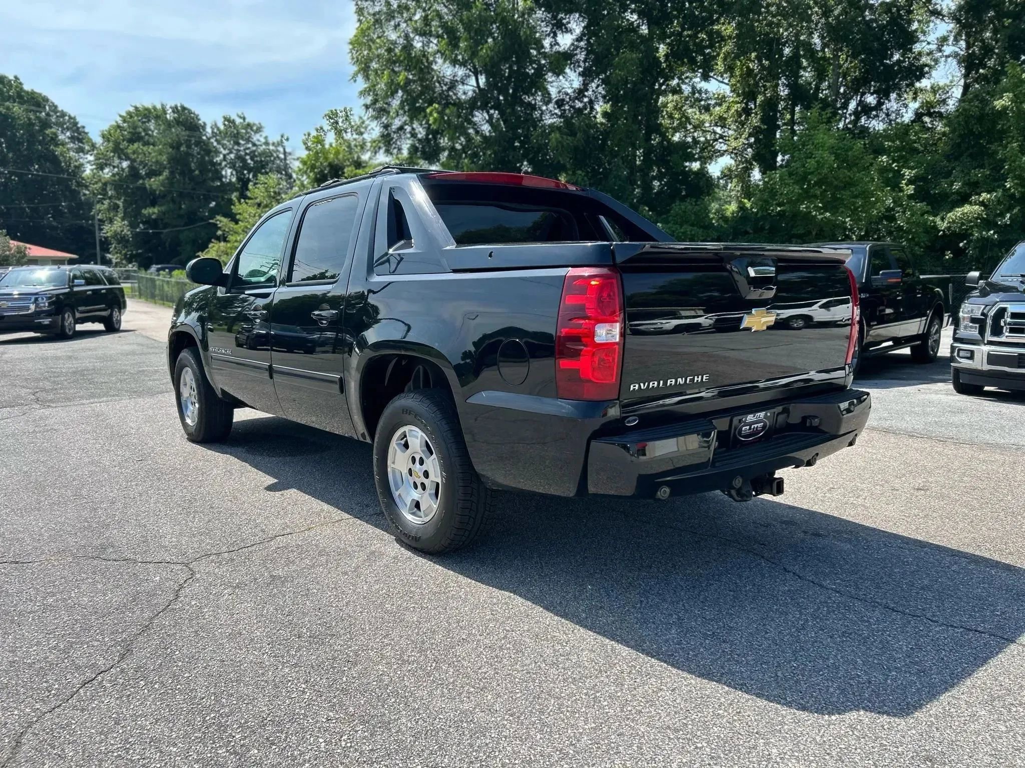 Used 2013 Chevrolet Avalanche LT AWD/4WD image 10