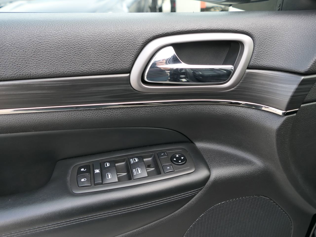 Used 2021 Jeep Grand Cherokee Limited X image 13