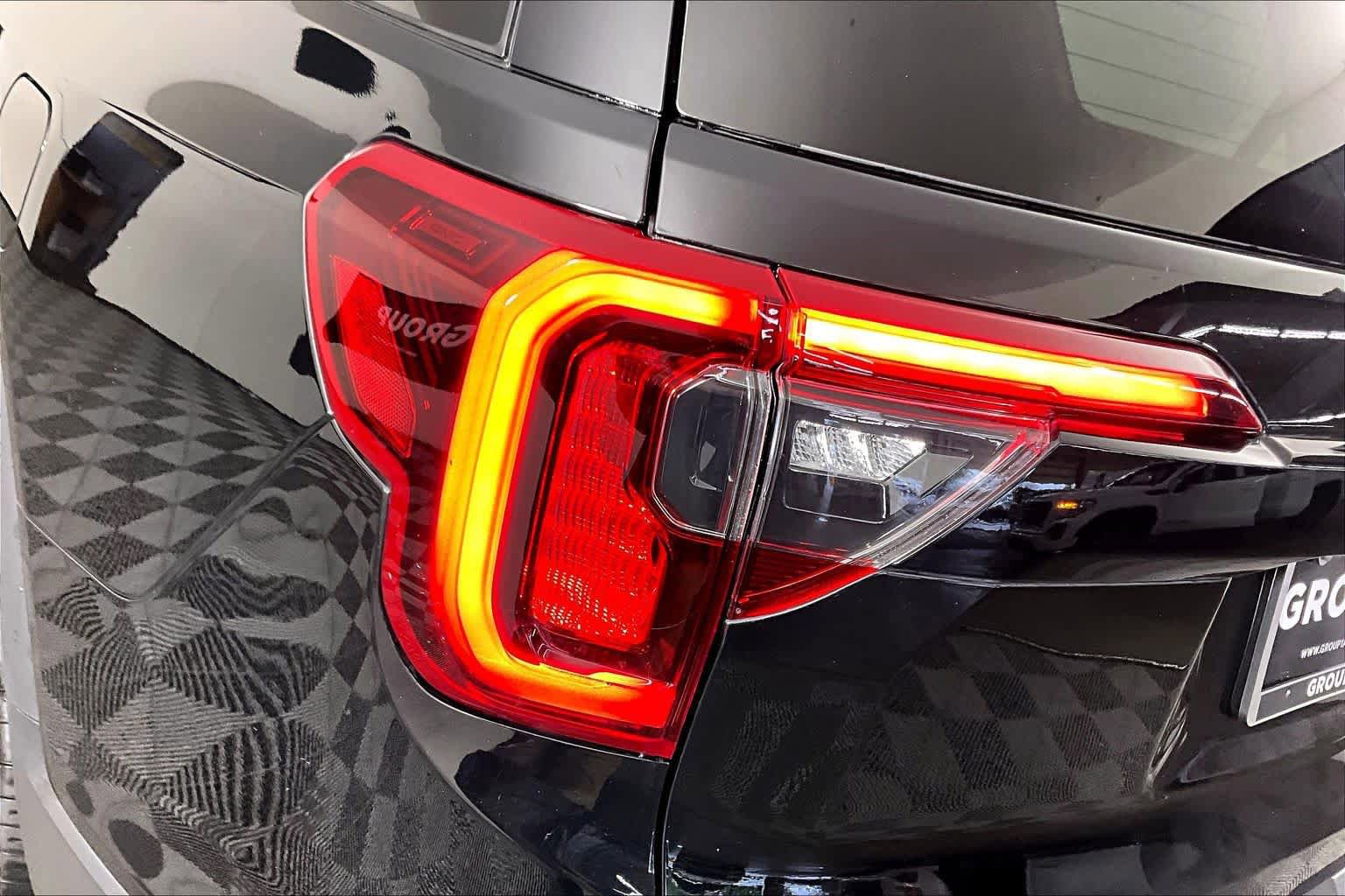 Certified 2023 GMC Acadia SLT w/ Elevation Edition FWD image 28