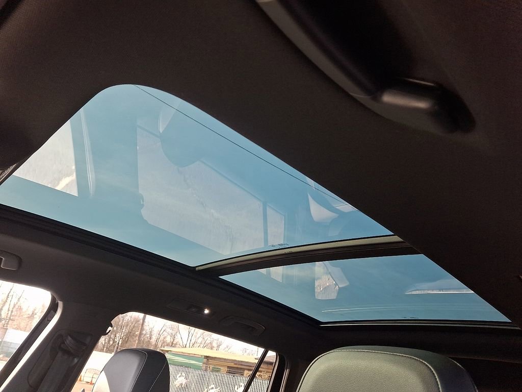 Certified 2023 Volkswagen Tiguan SE R-Line image 14