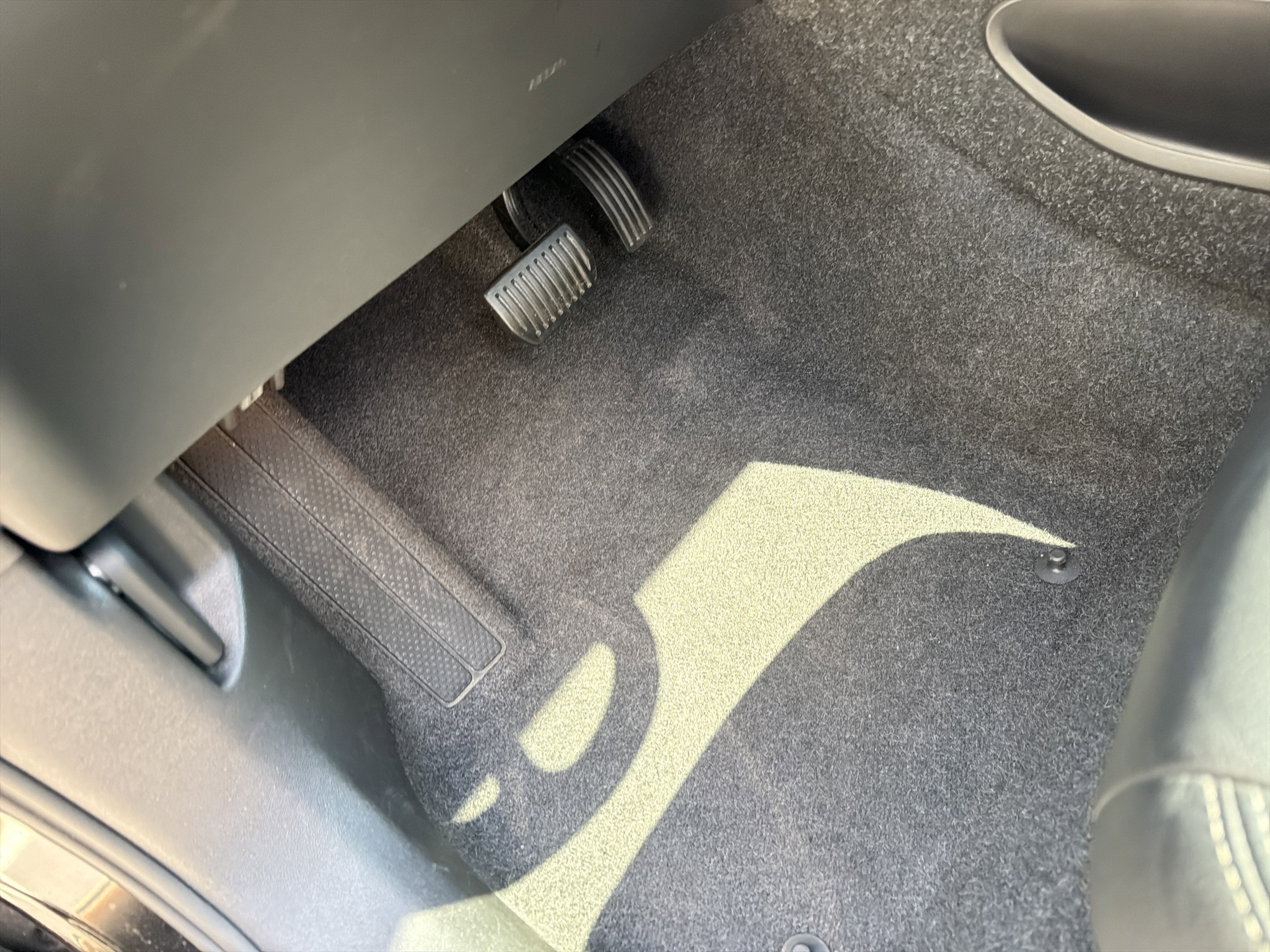 Certified 2025 Volvo XC40 B5 Core image 17