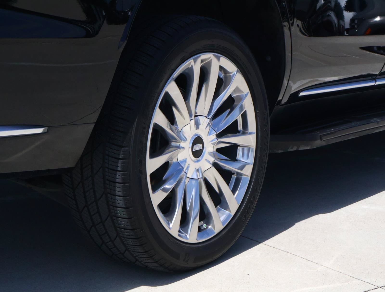 Used 2023 Cadillac Escalade Premium Luxury AWD/4WD image 12