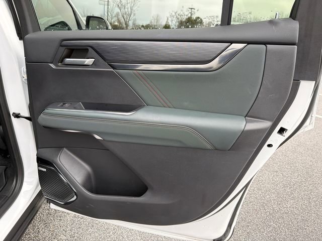 Used 2024 GMC Acadia AT4 w/ Luxury Package image 16