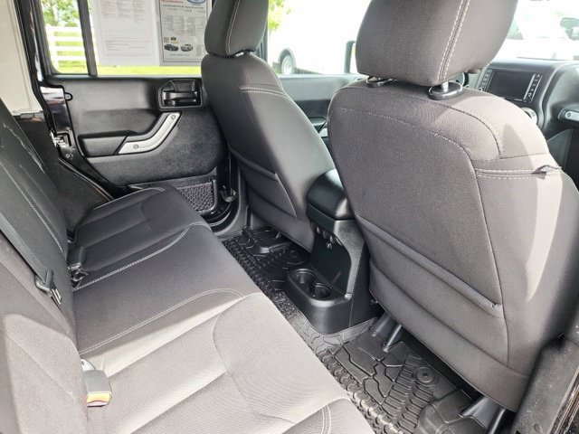 Used 2018 Jeep Wrangler Unlimited Sahara AWD/4WD image 43