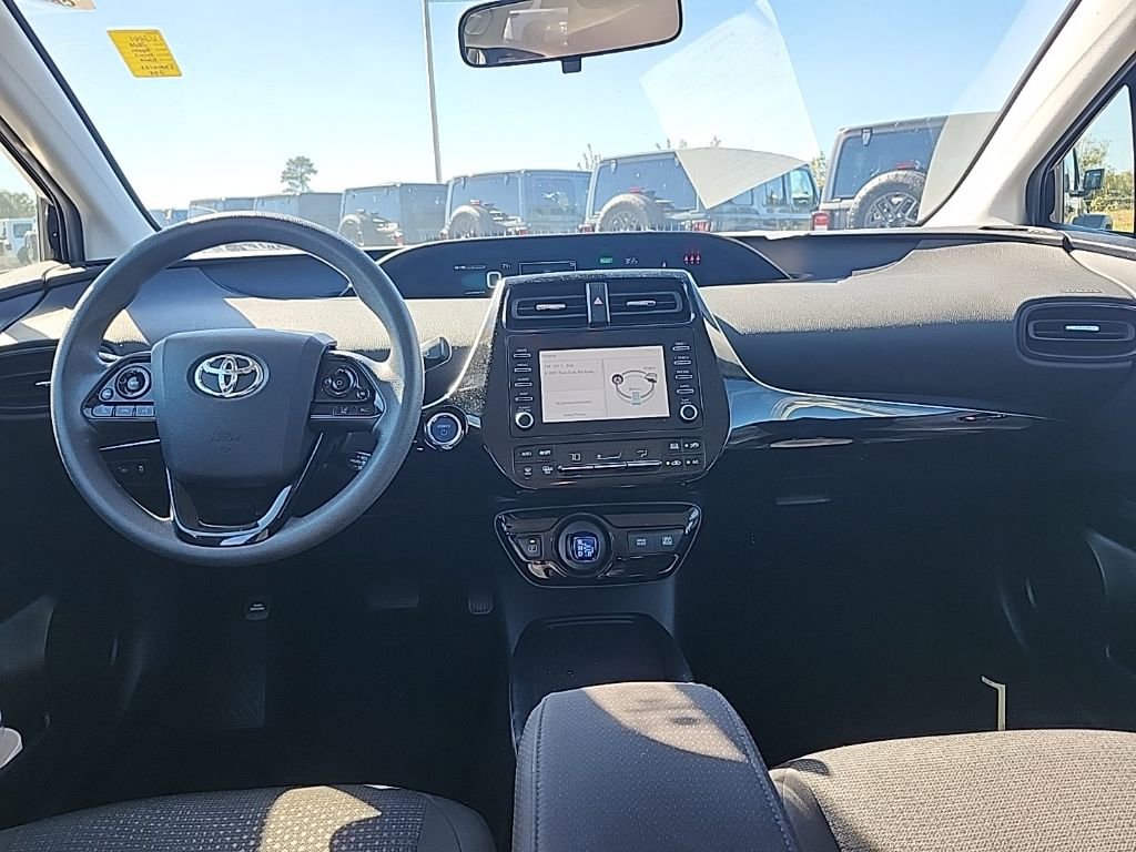 Used 2020 Toyota Prius LE image 3