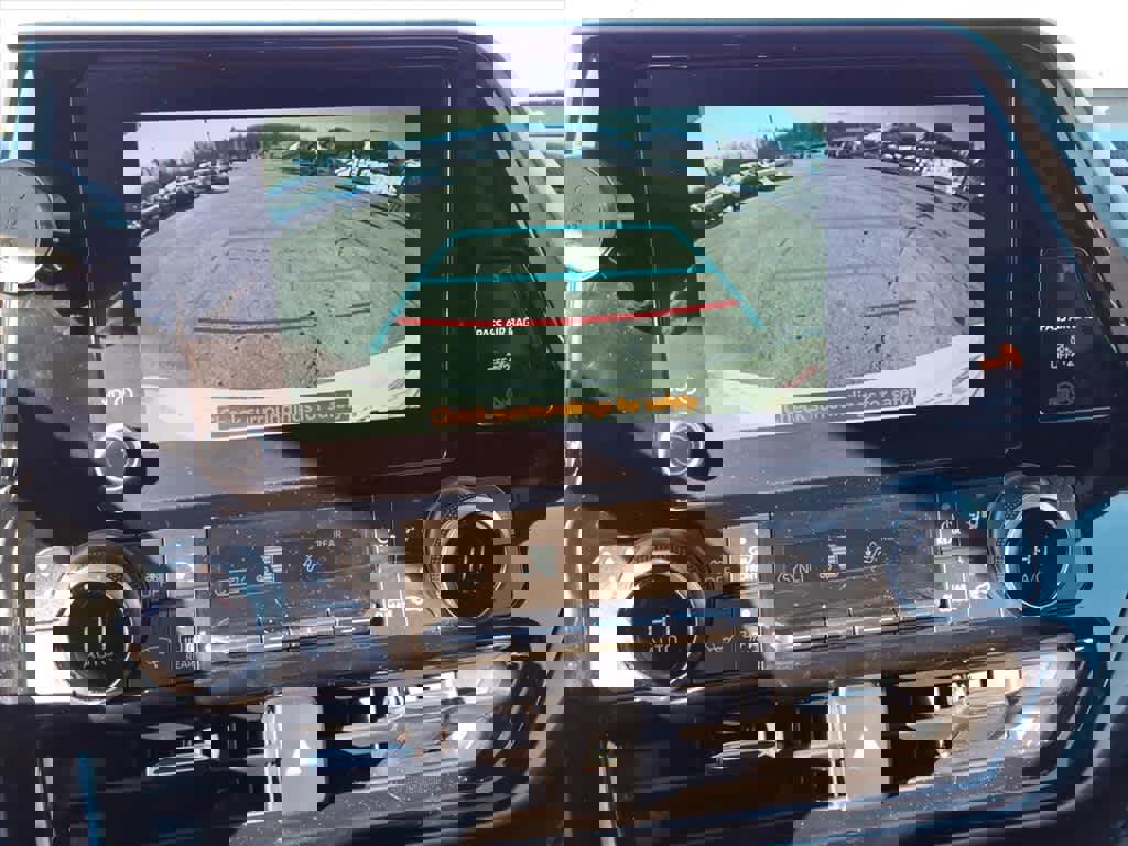 Used 2023 Toyota Highlander XLE image 21