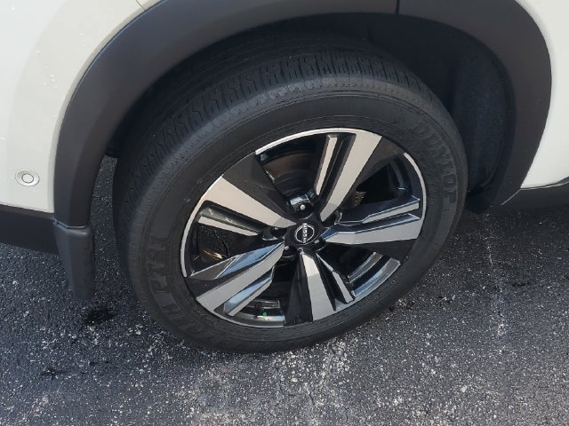 Certified 2023 Nissan Rogue Platinum w/ Platinum Premium Package FWD image 5