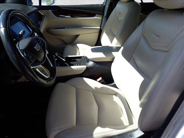 Used 2018 Cadillac XT5 Luxury w/ Driver Awareness Package AWD/4WD image 12