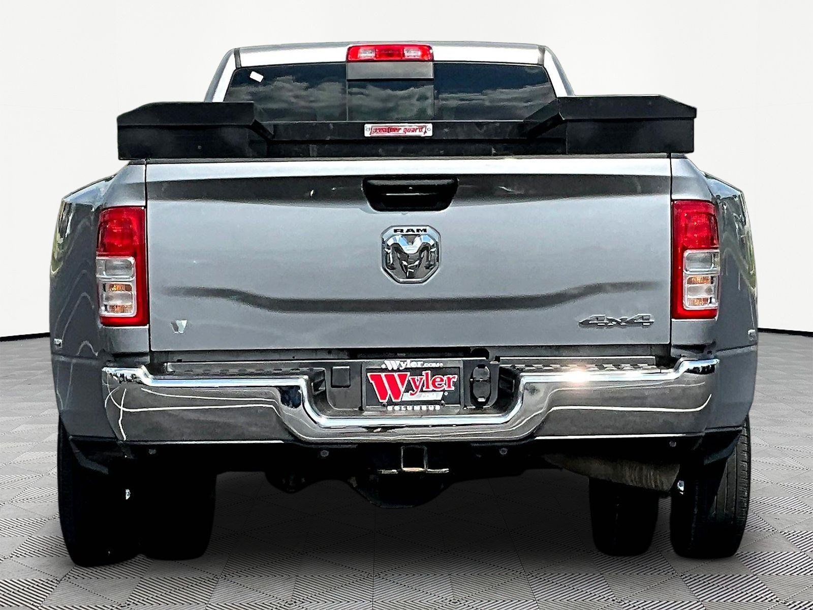 Used 2024 RAM 3500 Tradesman w/ Chrome Appearance Group AWD/4WD image 5
