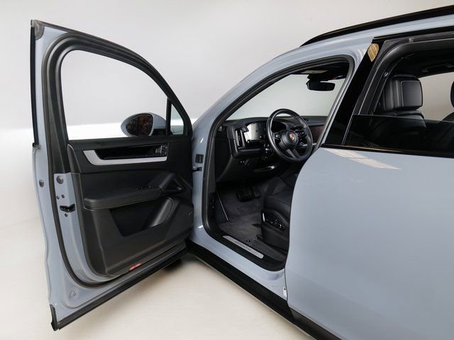Certified 2026 Porsche Cayenne AWD/4WD image 27