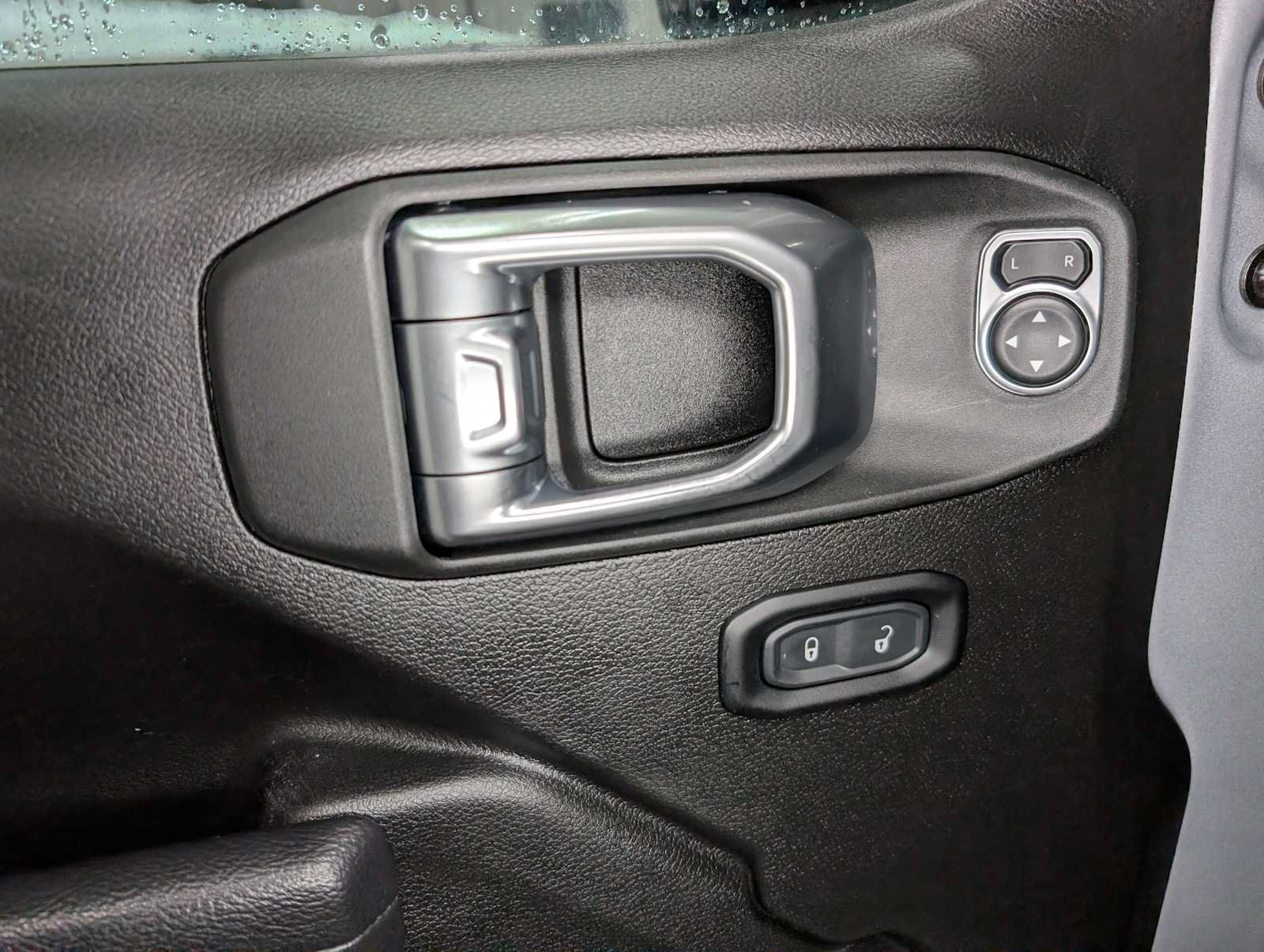 Used 2024 Jeep Wrangler Unlimited Rubicon 4xe AWD/4WD image 42
